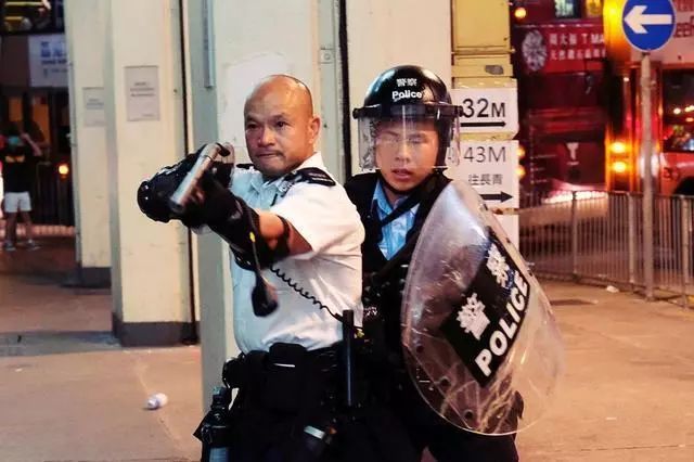 光頭劉sir等香港警員受邀參加國慶閱兵！紙托盤廠家不會忘記英雄